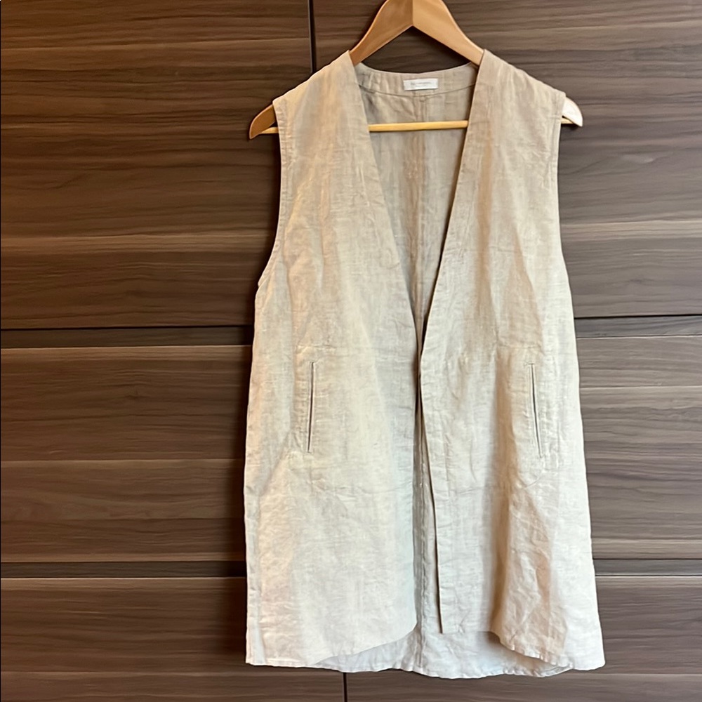 Beautiful long 100% linen vest by Japanese company fog linen work. Free size